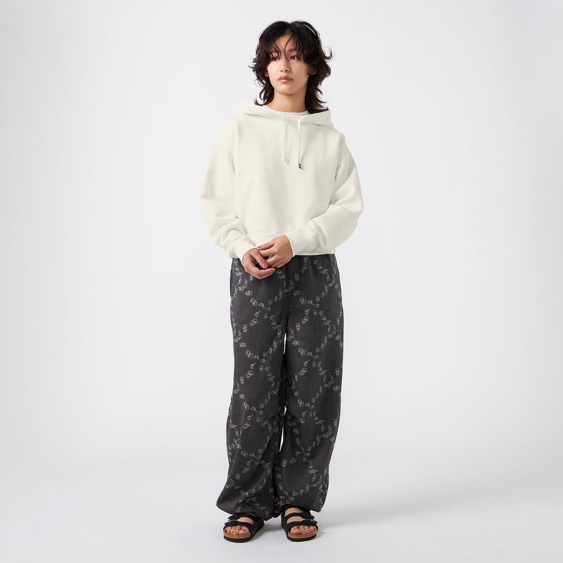 THE NORTH FACE PURPLE LABEL [ザ ノースフェイス パープルレーベル] ガーメントダイ フィールドクロップドフーディ [N26SH009] OW OFF WHI &&モデル身長：162cm 着用サイズ：WS&&