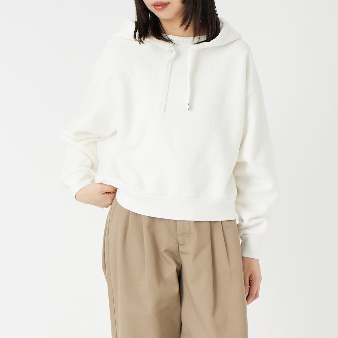 THE NORTH FACE PURPLE LABEL [ザ ノースフェイス パープルレーベル] ガーメントダイ フィールドクロップドフーディ [N26SH009] OW OFF WHI &&モデル身長：162cm 着用サイズ：WS&&