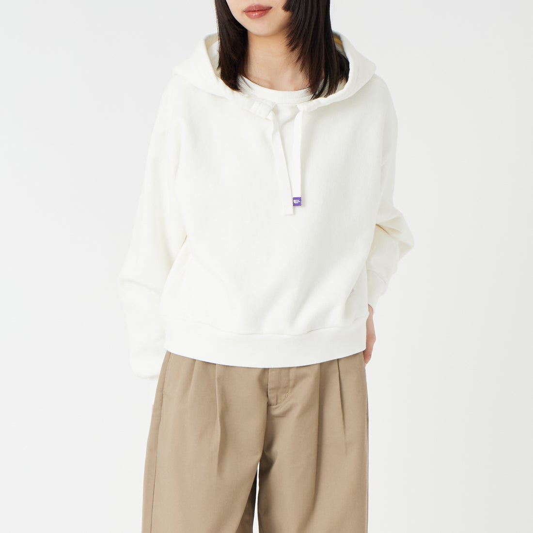 THE NORTH FACE PURPLE LABEL [ザ ノースフェイス パープルレーベル] ガーメントダイ フィールドクロップドフーディ [N26SH009] OW OFF WHI &&モデル身長：162cm 着用サイズ：WS&&