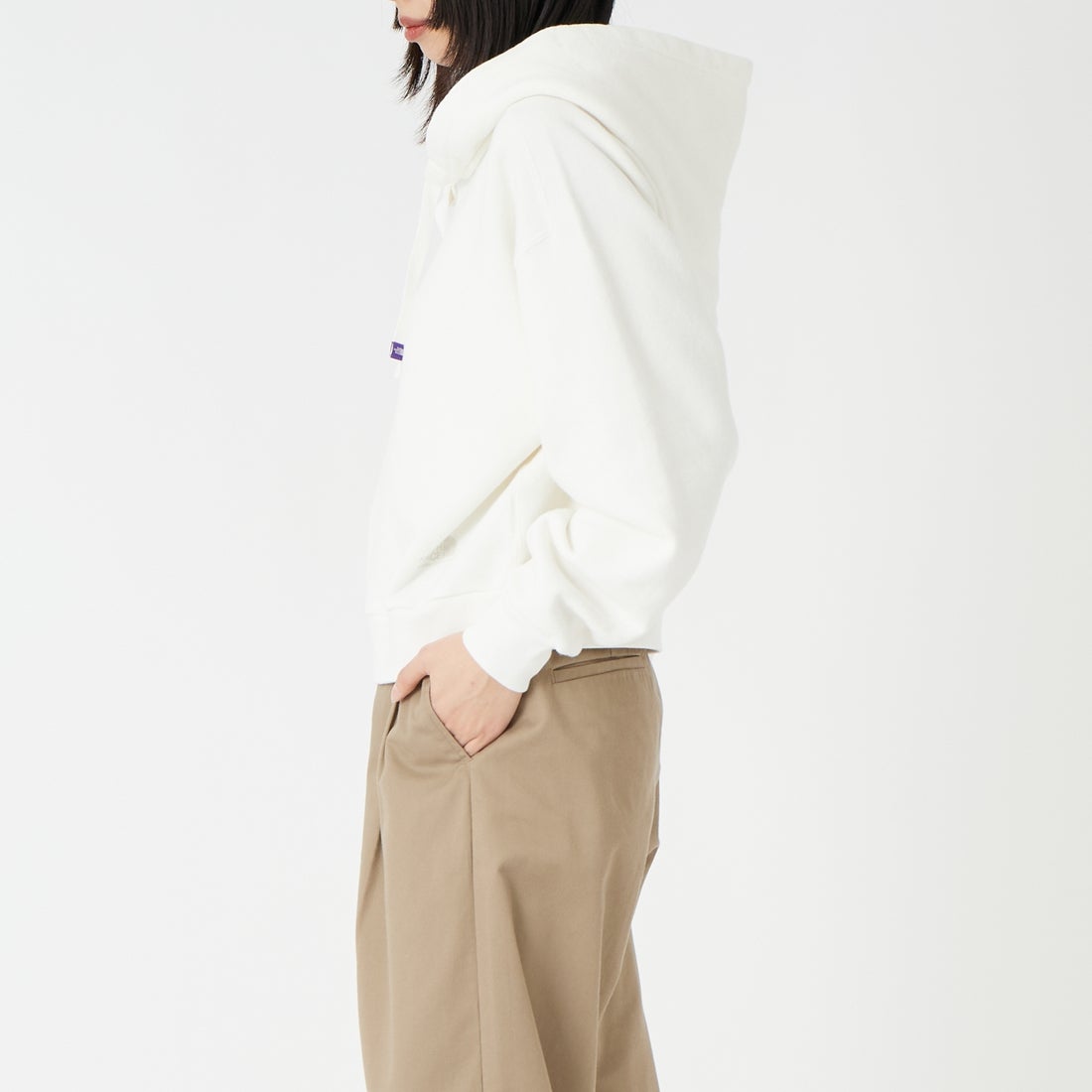 THE NORTH FACE PURPLE LABEL [ザ ノースフェイス パープルレーベル] ガーメントダイ フィールドクロップドフーディ [N26SH009] OW OFF WHI &&モデル身長：162cm 着用サイズ：WS&&
