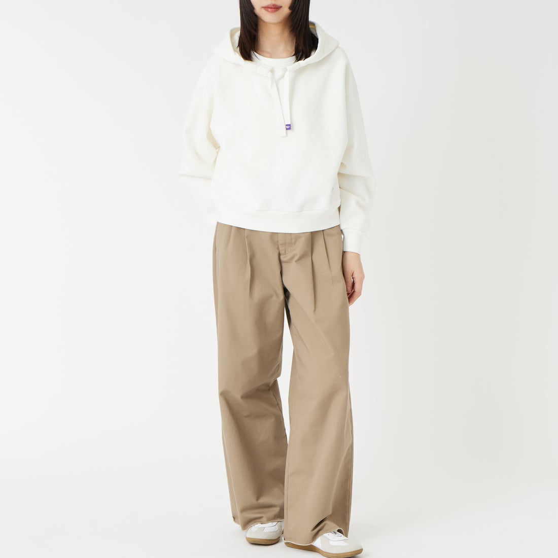THE NORTH FACE PURPLE LABEL [ザ ノースフェイス パープルレーベル] ガーメントダイ フィールドクロップドフーディ [N26SH009] OW OFF WHI &&モデル身長：162cm 着用サイズ：WS&&
