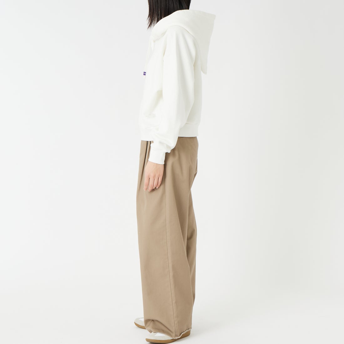 THE NORTH FACE PURPLE LABEL [ザ ノースフェイス パープルレーベル] ガーメントダイ フィールドクロップドフーディ [N26SH009] OW OFF WHI &&モデル身長：162cm 着用サイズ：WS&&