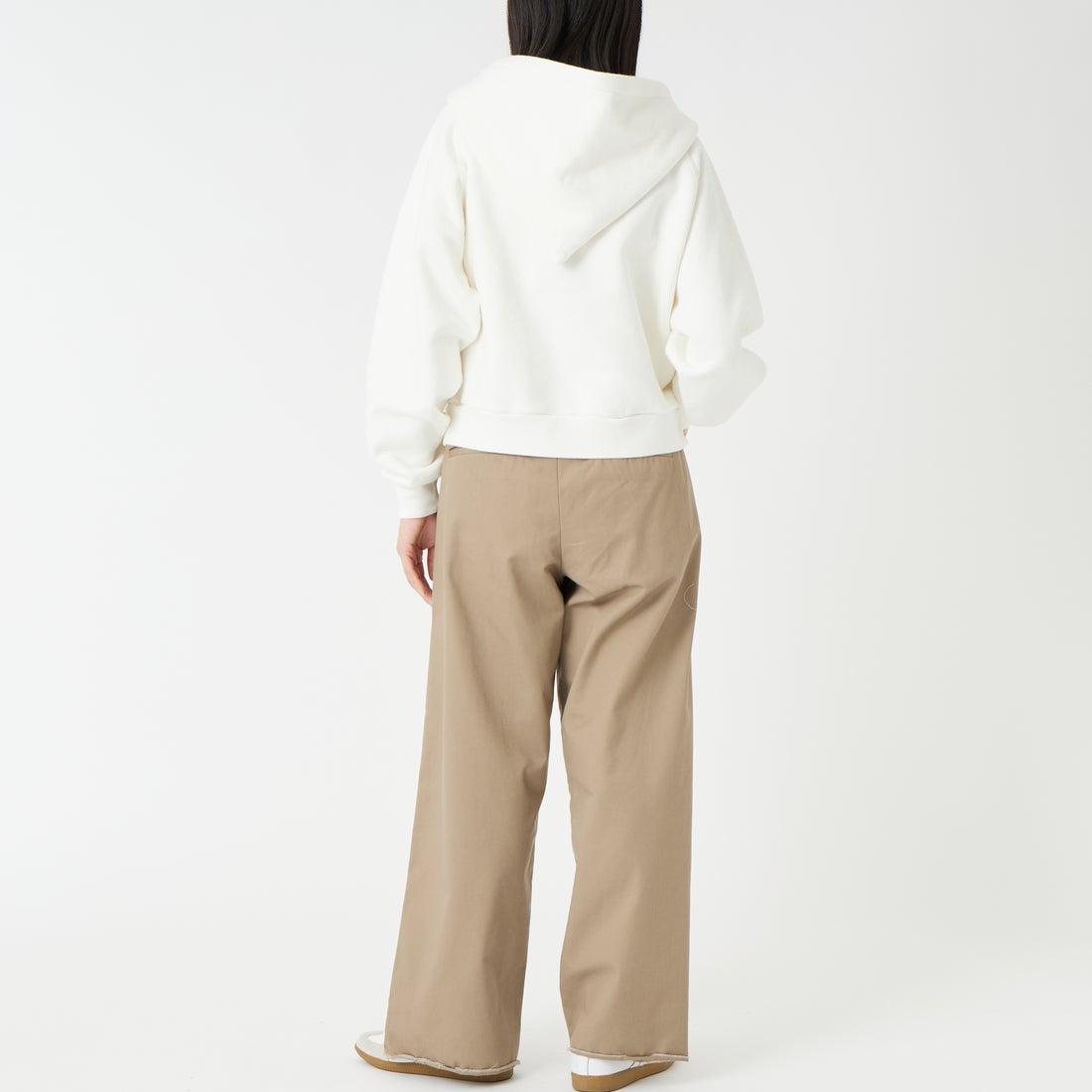 THE NORTH FACE PURPLE LABEL [ザ ノースフェイス パープルレーベル] ガーメントダイ フィールドクロップドフーディ [N26SH009] OW OFF WHI &&モデル身長：162cm 着用サイズ：WS&&