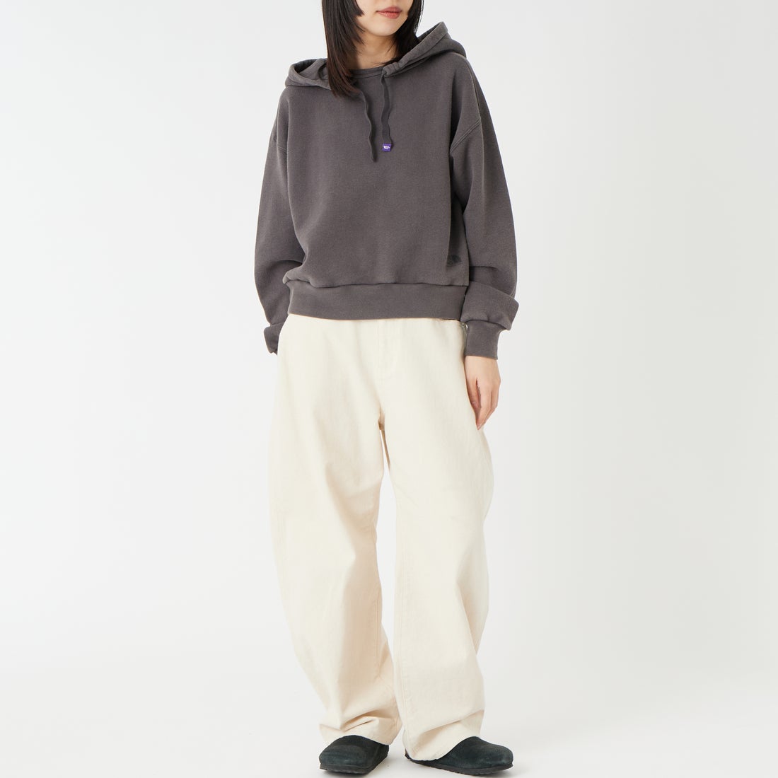 THE NORTH FACE PURPLE LABEL [ザ ノースフェイス パープルレーベル] ガーメントダイ フィールドクロップドフーディ [N26SH009] CH CHARCOA &&モデル身長：162cm 着用サイズ：WS&&