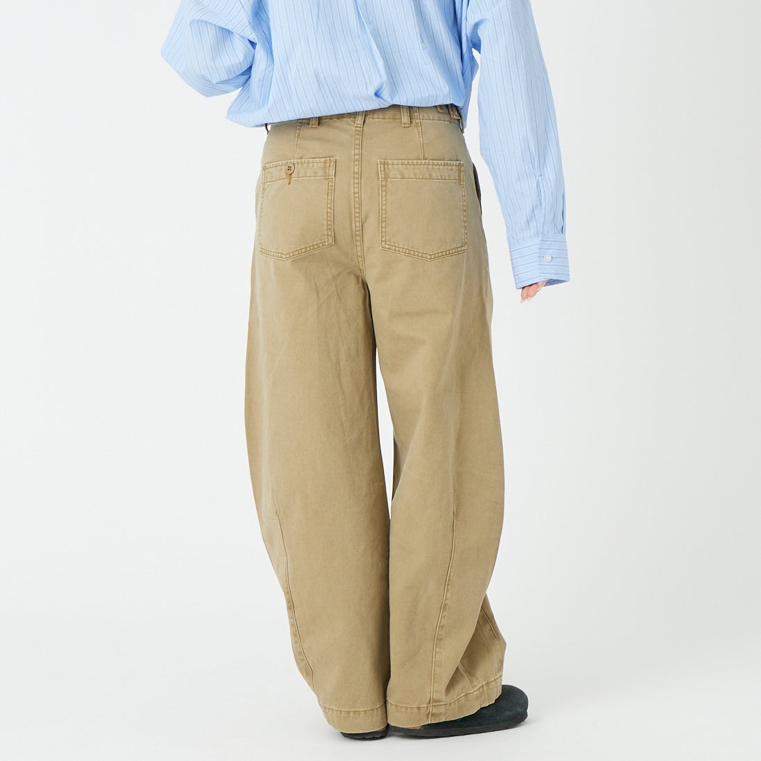 KHA:KI [カーキ] オーバルワイドトラウザー [MIL26HPT3250] BEIGE &&モデル身長：162cm 着用サイズ：1&&