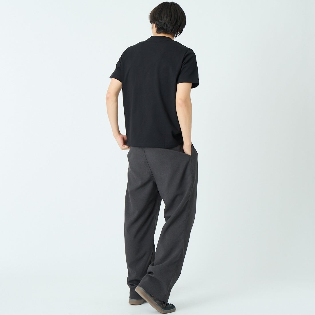 A.P.C. [アー・ペー・セー] スタンダードロゴTシャツ [STANDARD-RUE-MADAME]  99 NOIR/BL &&モデル身長：179cm 着用サイズ：S&&