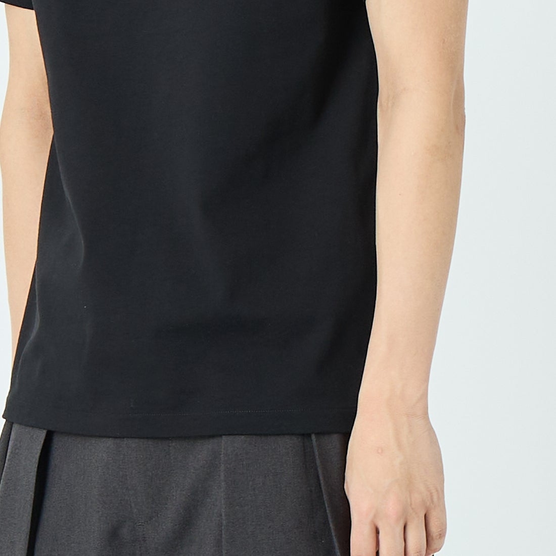 A.P.C. [アー・ペー・セー] スタンダードロゴTシャツ [STANDARD-RUE-MADAME]  99 NOIR/BL &&モデル身長：179cm 着用サイズ：S&&