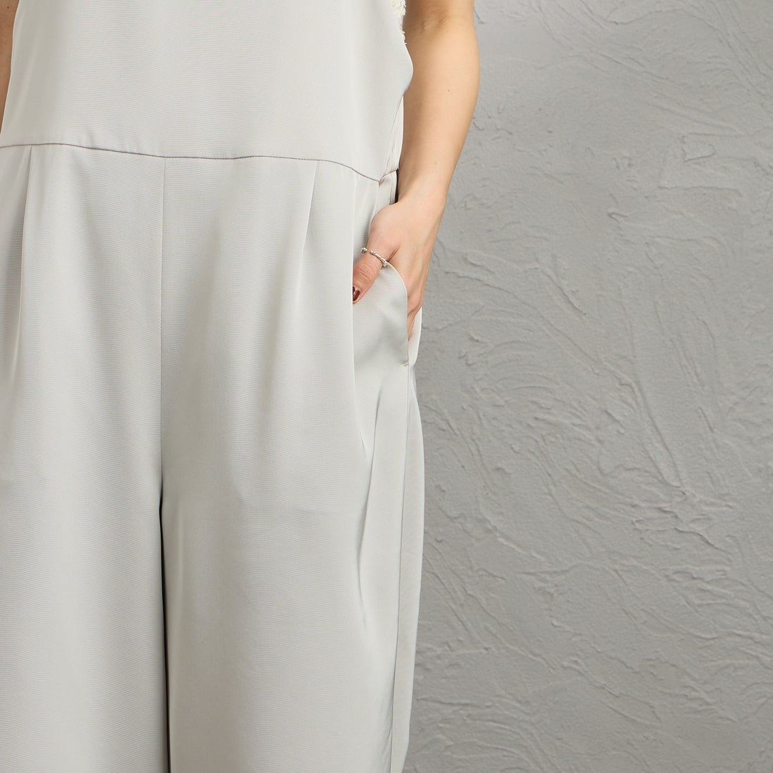 MICA&DEAL [マイカアンドディール] サロペット [0126104015] BEIGE &&モデル身長：158cm 着用サイズ：F&&