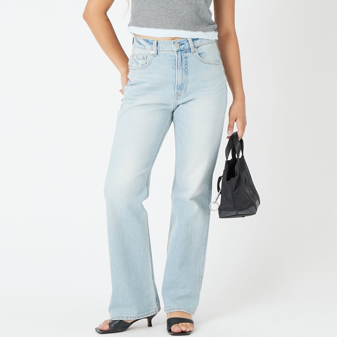 PICCADILLY [ピカデリー] CHLOE セミフレアデニム [PC261-251324] L.BLUE &&モデル身長：162cm 着用サイズ：25&&