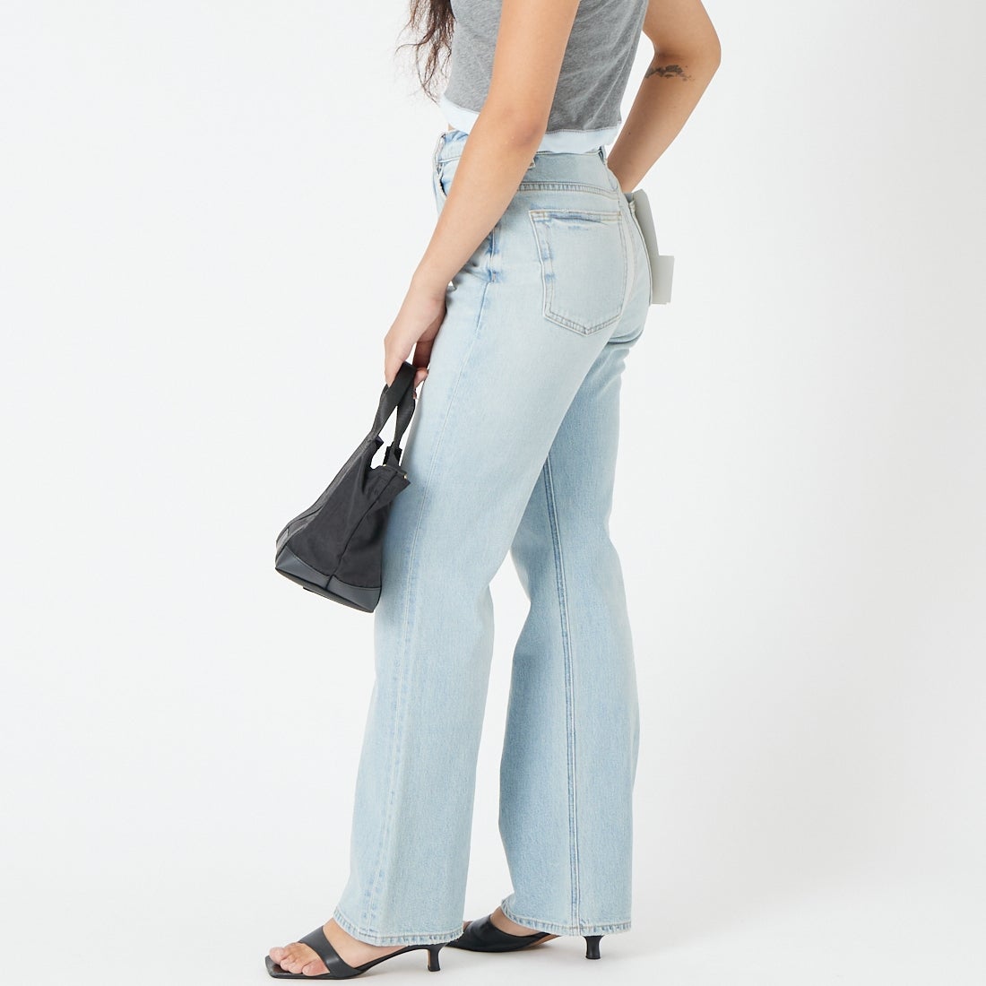 PICCADILLY [ピカデリー] CHLOE セミフレアデニム [PC261-251324] L.BLUE &&モデル身長：162cm 着用サイズ：25&&