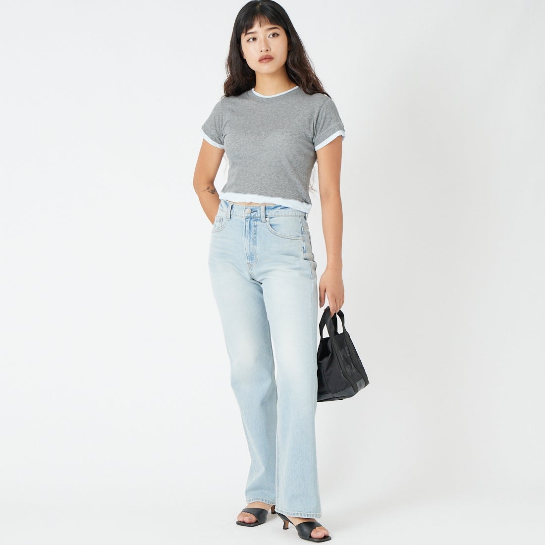 PICCADILLY [ピカデリー] CHLOE セミフレアデニム [PC261-251324] L.BLUE &&モデル身長：162cm 着用サイズ：25&&