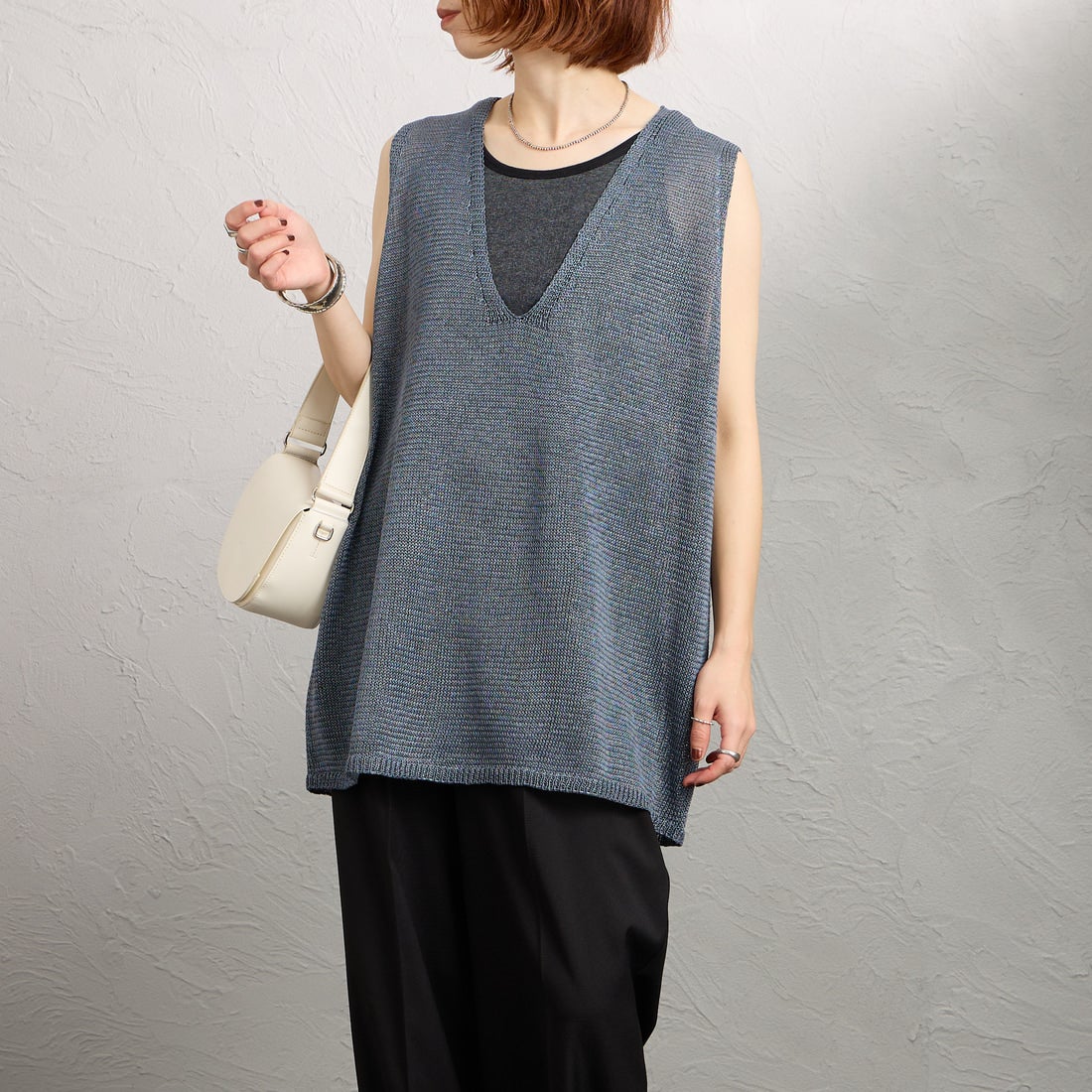 mizuiro ind [ミズイロインド] ワイドVネックベスト [1-220062] 92 D.GRAY &&モデル身長：158cm 着用サイズ：F&&