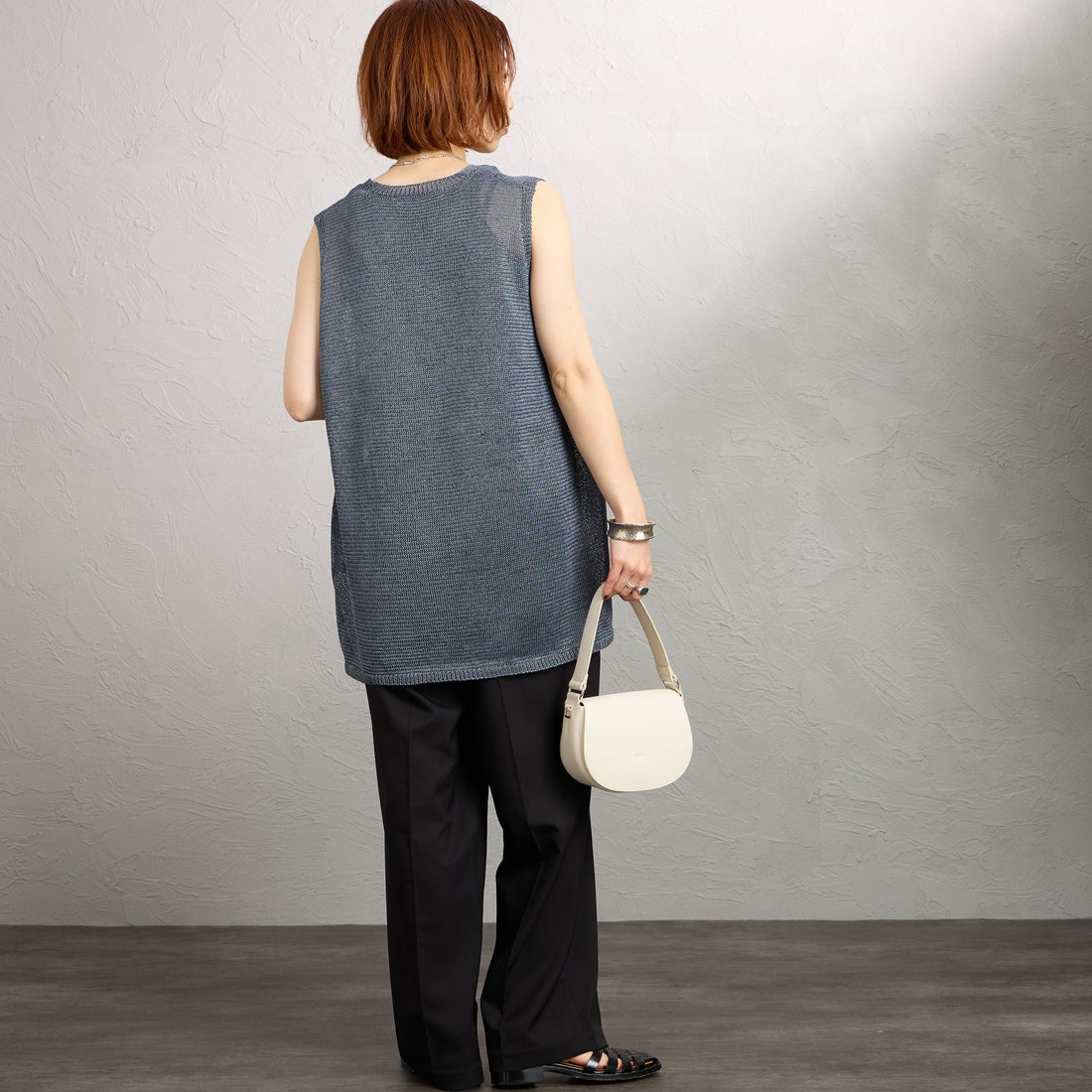 mizuiro ind [ミズイロインド] ワイドVネックベスト [1-220062] 92 D.GRAY &&モデル身長：158cm 着用サイズ：F&&