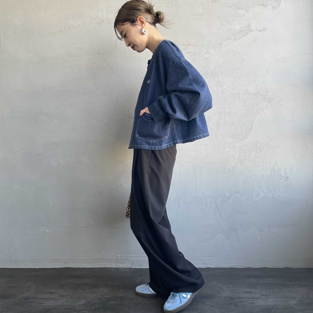 DANTON [ダントン] 11oz ショート丈ノーカラーデニムジャケット [DT-A0670KDM] INDIGO &&モデル身長：150cm 着用サイズ：38&&