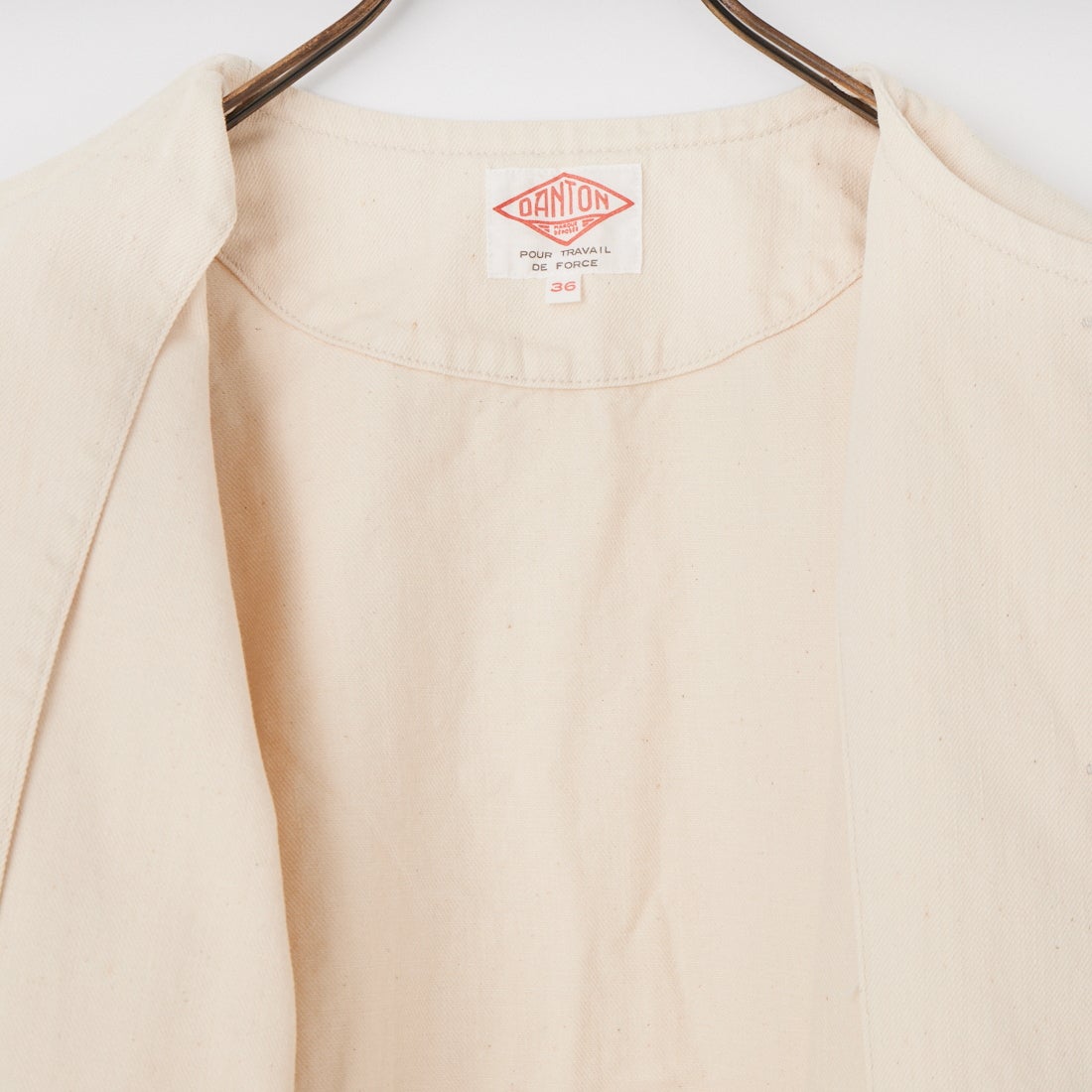 DANTON [ダントン] KATSURAGI ショート丈ノーカラーワークジャケット [DT-A0670MHT] ECRU
