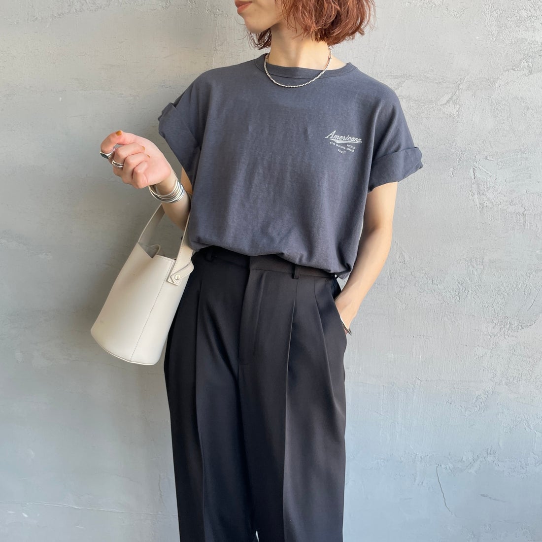 Americana × JEANS FACTORY [アメリカーナ × ジーンズファクトリー] 別注 Americana バックロゴ ラウンドヘムプリントTシャツ [ASO-M-852-1-JF] ｽﾐｸﾛ &&モデル身長：158cm 着用サイズ：ONE SIZE&&