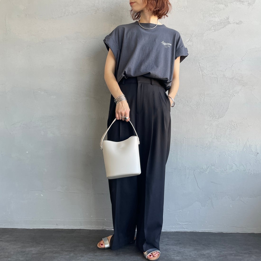 Americana × JEANS FACTORY [アメリカーナ × ジーンズファクトリー] 別注 Americana バックロゴ ラウンドヘムプリントTシャツ [ASO-M-852-1-JF] ｽﾐｸﾛ &&モデル身長：158cm 着用サイズ：ONE SIZE&&