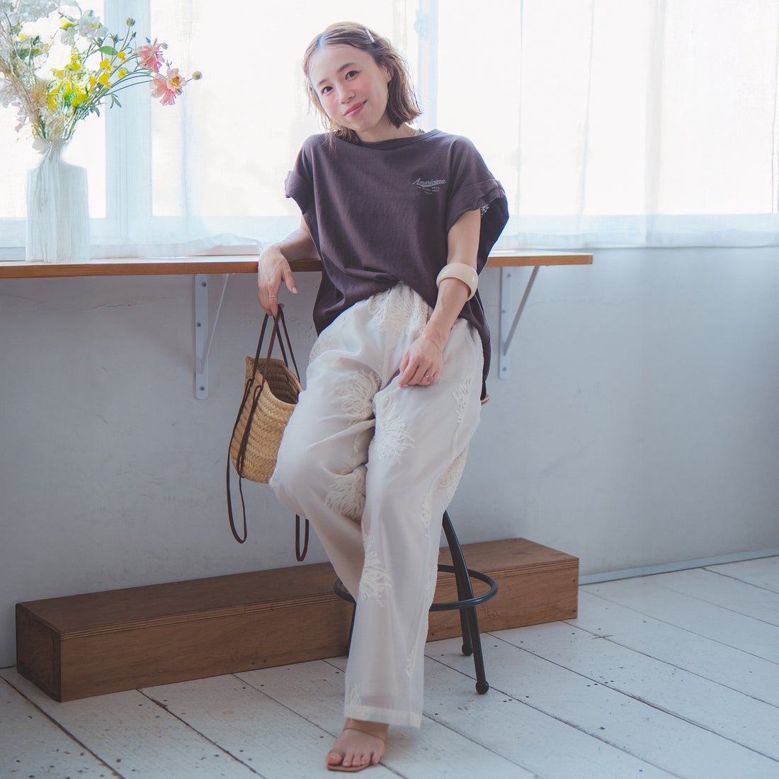 Americana × JEANS FACTORY [アメリカーナ × ジーンズファクトリー] 別注 Americana バックロゴ ラウンドヘムプリントTシャツ [ASO-M-852-1-JF] ﾌﾞﾗｳﾝ &&モデル身長：153cm 着用サイズ：ONE SIZE&&