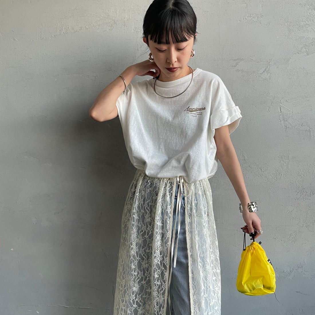 Americana × JEANS FACTORY [アメリカーナ × ジーンズファクトリー] 別注 Americana バックロゴ ラウンドヘムプリントTシャツ [ASO-M-852-1-JF] ﾎﾜｲﾄ &&モデル身長：150cm 着用サイズ：ONE SIZE&&