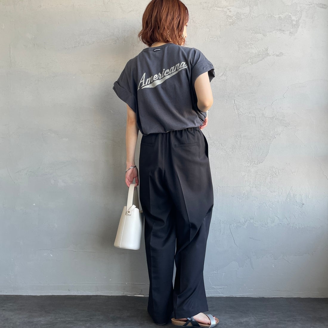 Americana × JEANS FACTORY [アメリカーナ × ジーンズファクトリー] 別注 Americana バックロゴ ラウンドヘムプリントTシャツ [ASO-M-852-1-JF] ｽﾐｸﾛ &&モデル身長：158cm 着用サイズ：ONE SIZE&&