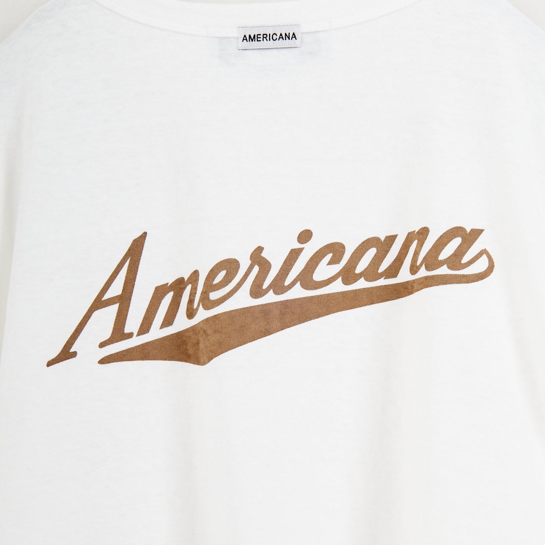 Americana × JEANS FACTORY [アメリカーナ × ジーンズファクトリー] 別注 Americana バックロゴ ラウンドヘムプリントTシャツ [ASO-M-852-1-JF] ﾎﾜｲﾄ
