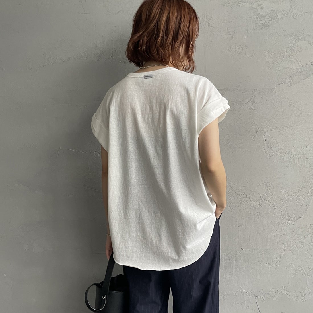 Americana × JEANS FACTORY [アメリカーナ × ジーンズファクトリー] 別注 AMRCNA ラウンドヘム ロゴプリントTシャツ [ASO-M-852-2-JF] ﾎﾜｲﾄ &&モデル身長：158cm 着用サイズ：ONE SIZE&&