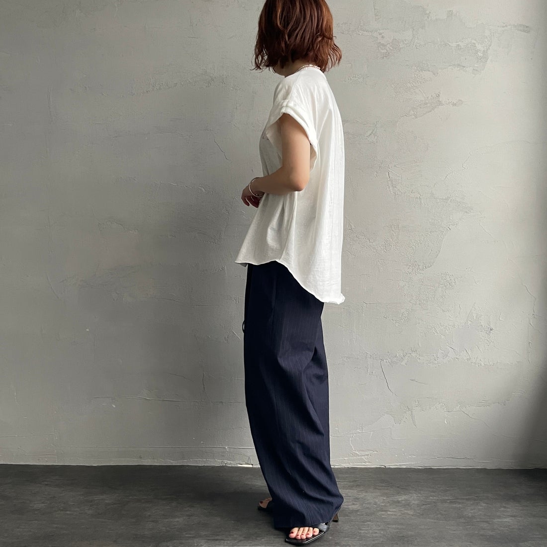 Americana × JEANS FACTORY [アメリカーナ × ジーンズファクトリー] 別注 AMRCNA ラウンドヘム ロゴプリントTシャツ [ASO-M-852-2-JF] ﾎﾜｲﾄ &&モデル身長：158cm 着用サイズ：ONE SIZE&&