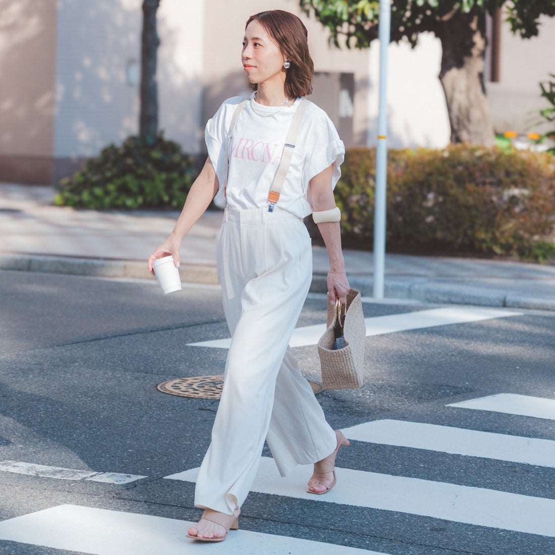 Americana × JEANS FACTORY [アメリカーナ × ジーンズファクトリー] 別注 AMRCNA ラウンドヘム ロゴプリントTシャツ [ASO-M-852-2-JF] ﾎﾜｲﾄ &&モデル身長：153cm 着用サイズ：ONE SIZE&&