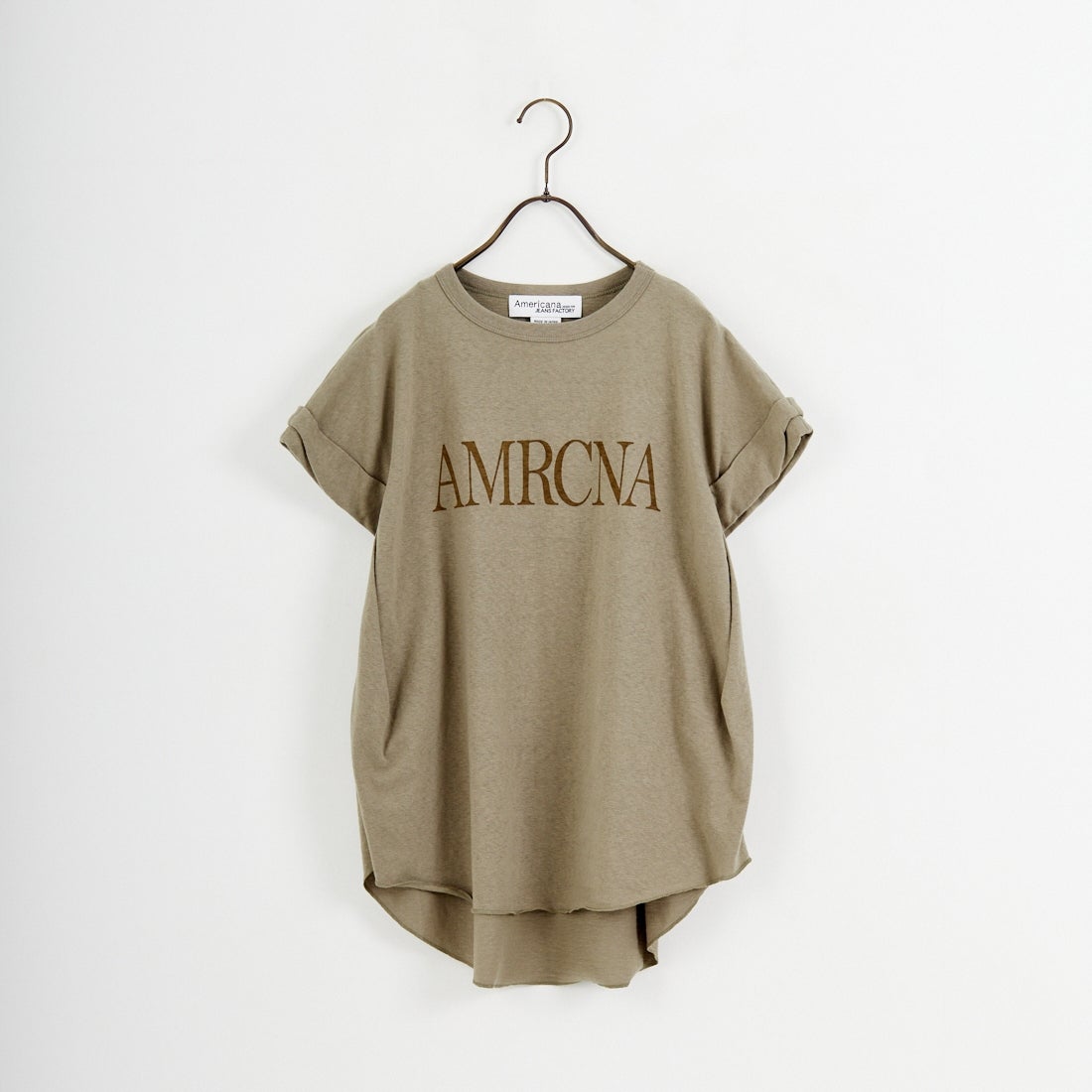 Americana × JEANS FACTORY [アメリカーナ × ジーンズファクトリー] 別注 AMRCNA ラウンドヘム ロゴプリントTシャツ [ASO-M-852-2-JF] ｶｰｷ