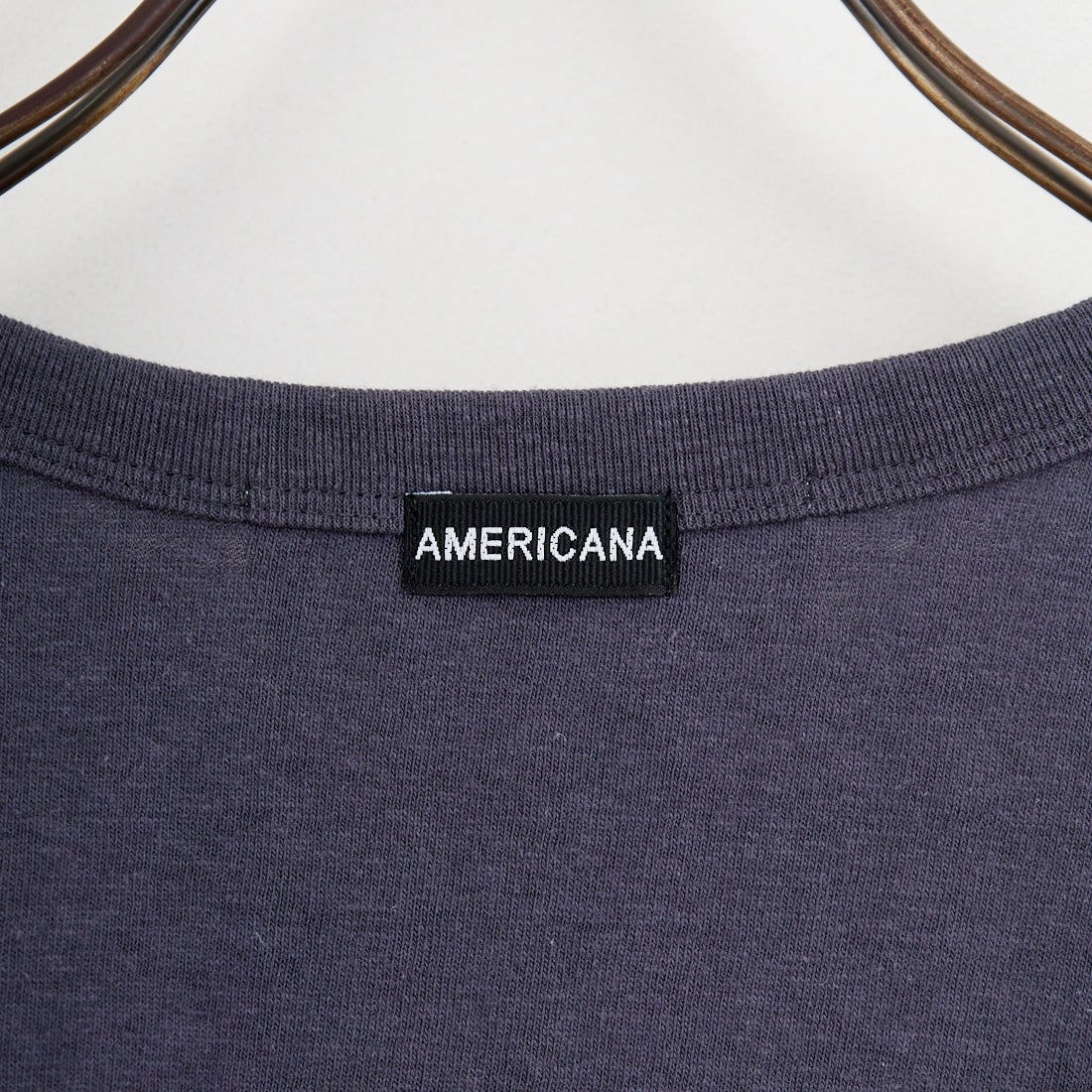 Americana × JEANS FACTORY [アメリカーナ × ジーンズファクトリー] 別注 AMRCNA ラウンドヘム ロゴプリントTシャツ [ASO-M-852-2-JF] ｽﾐｸﾛ