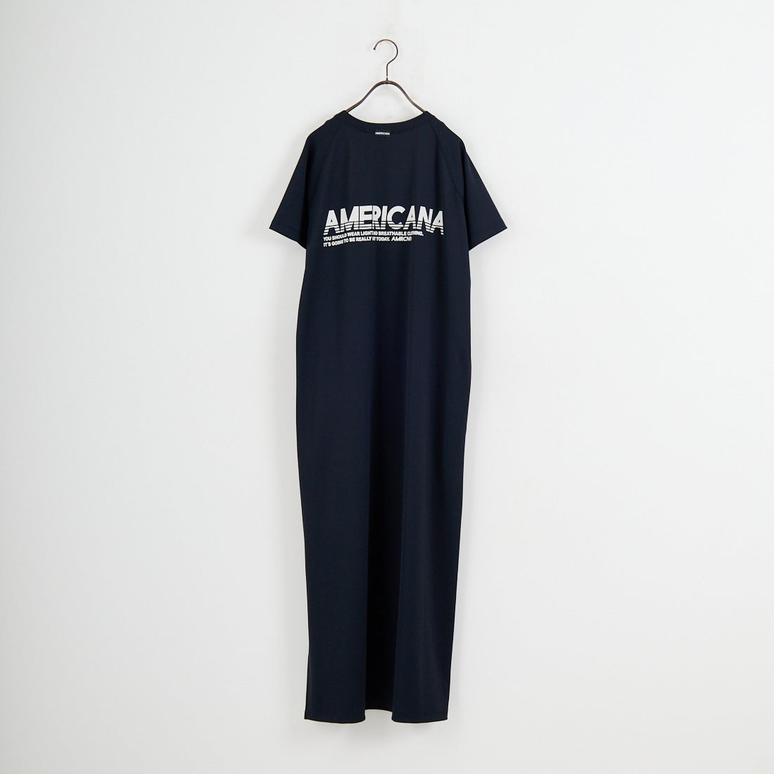 Americana × JEANS FACTORY [アメリカーナ × ジーンズファクトリー] 別注 AMERICANA バックロゴプリント マキシ丈ワンピース [ASO-M-853-JF] ﾌﾞﾗｯｸ