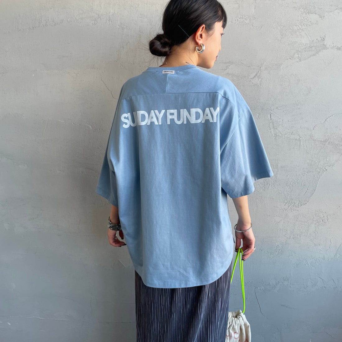 Americana × JEANS FACTORY [アメリカーナ × ジーンズファクトリー] 別注 AMERICANA ショート丈プリントTシャツ [ASO-M-851-2-JF] ﾌﾞﾙｰ &&モデル身長：150cm 着用サイズ：ONE SIZE&&