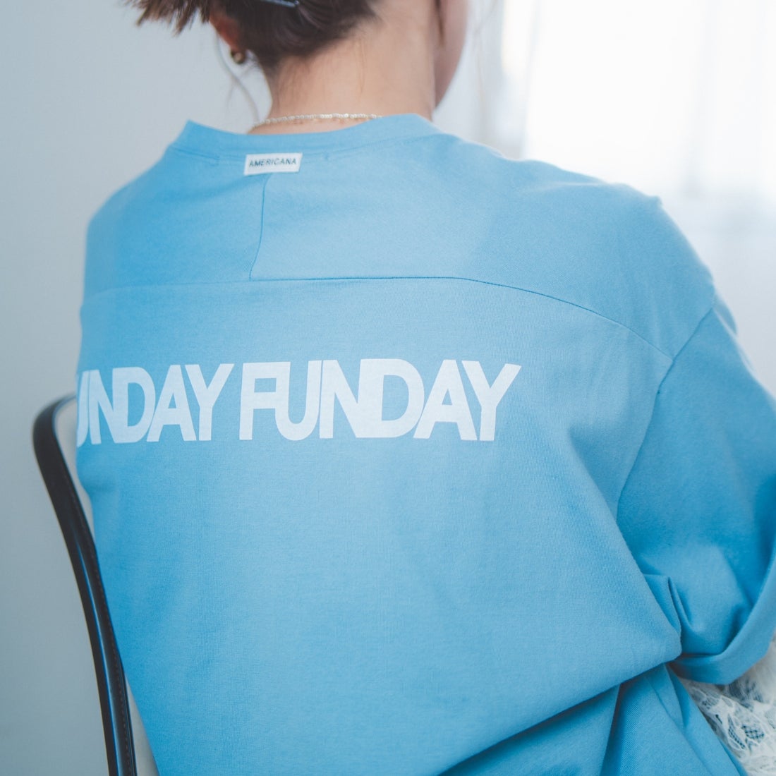 Americana × JEANS FACTORY [アメリカーナ × ジーンズファクトリー] 別注 AMERICANA ショート丈プリントTシャツ [ASO-M-851-2-JF] ﾌﾞﾙｰ &&モデル身長：153cm 着用サイズ：ONE SIZE&&