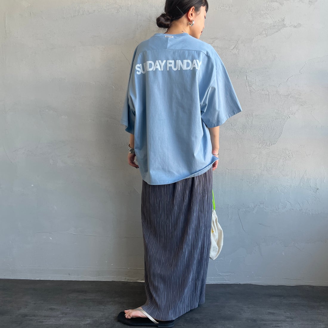 Americana × JEANS FACTORY [アメリカーナ × ジーンズファクトリー] 別注 AMERICANA ショート丈プリントTシャツ [ASO-M-851-2-JF] ﾌﾞﾙｰ &&モデル身長：150cm 着用サイズ：ONE SIZE&&