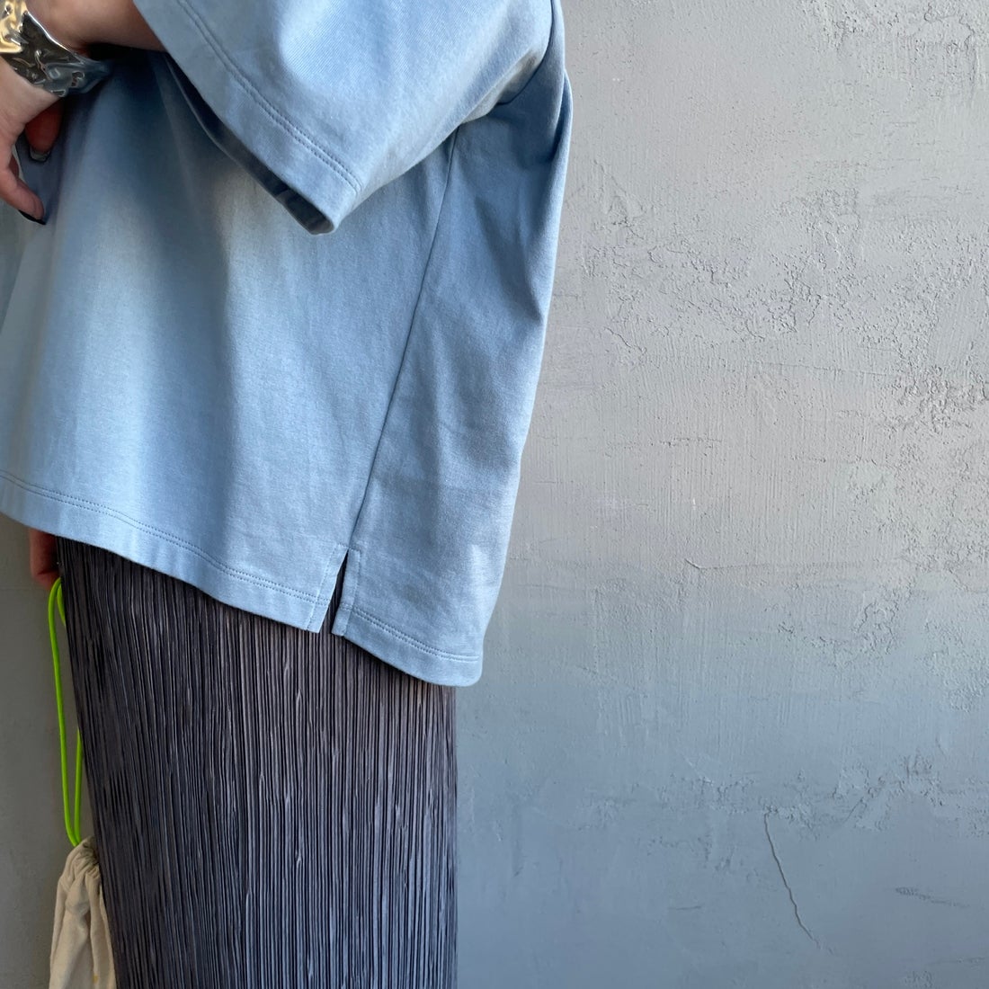 Americana × JEANS FACTORY [アメリカーナ × ジーンズファクトリー] 別注 AMERICANA ショート丈プリントTシャツ [ASO-M-851-2-JF] ﾌﾞﾙｰ &&モデル身長：150cm 着用サイズ：ONE SIZE&&