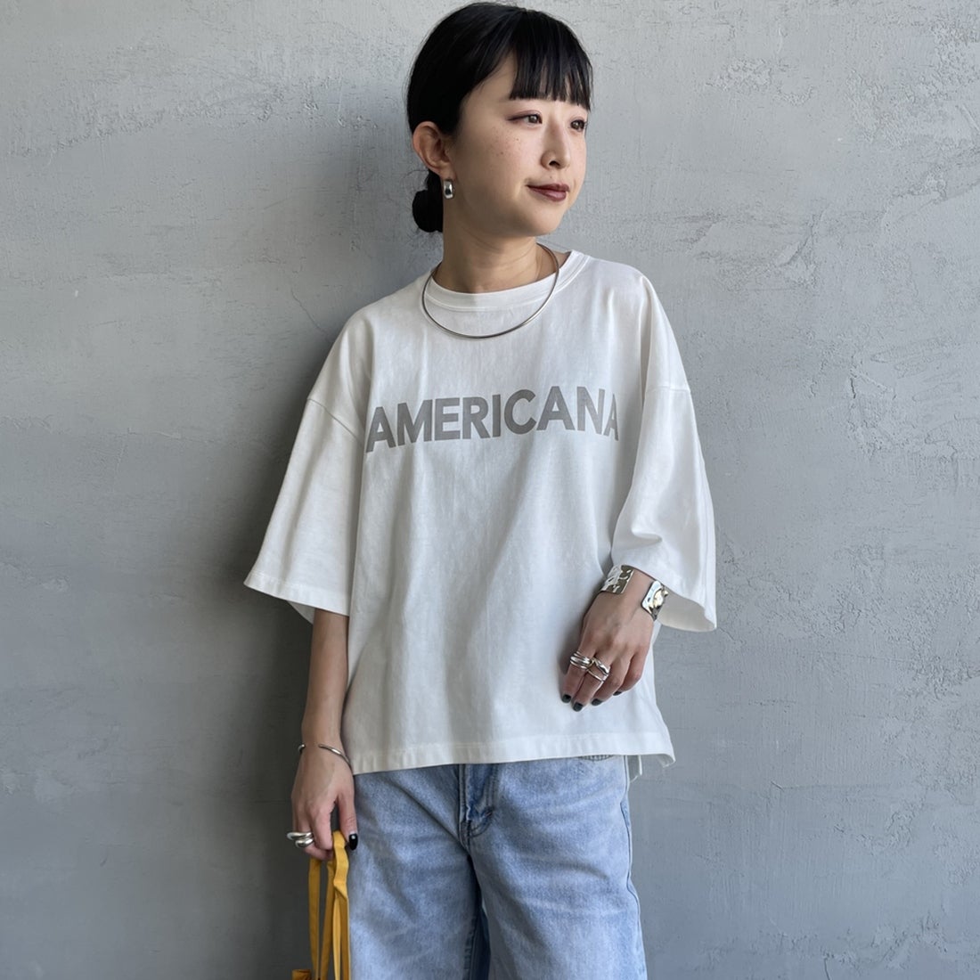 Americana × JEANS FACTORY [アメリカーナ × ジーンズファクトリー] 別注 AMERICANA ショート丈プリントTシャツ [ASO-M-851-2-JF] ﾎﾜｲﾄ &&モデル身長：150cm 着用サイズ：ONE SIZE&&