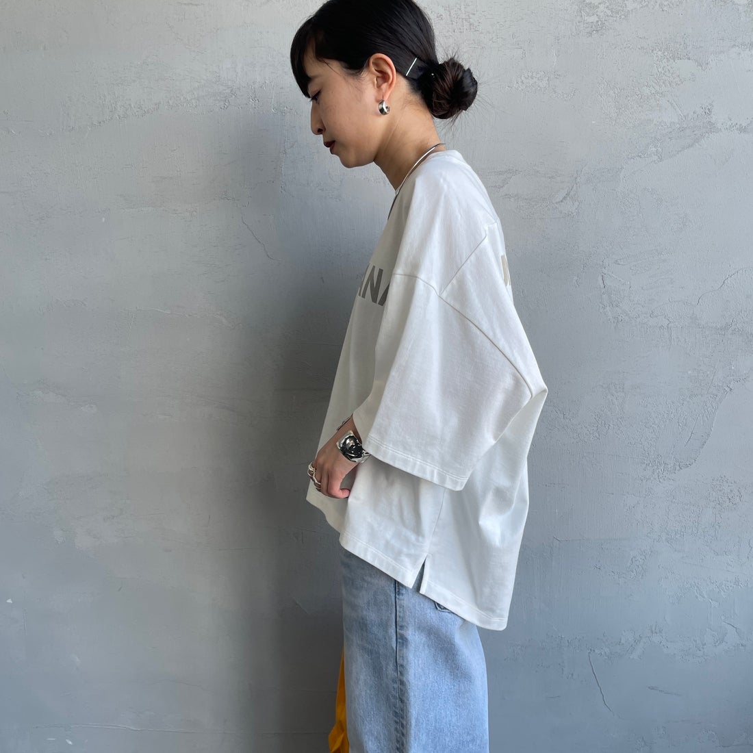 Americana × JEANS FACTORY [アメリカーナ × ジーンズファクトリー] 別注 AMERICANA ショート丈プリントTシャツ [ASO-M-851-2-JF] ﾎﾜｲﾄ &&モデル身長：150cm 着用サイズ：ONE SIZE&&