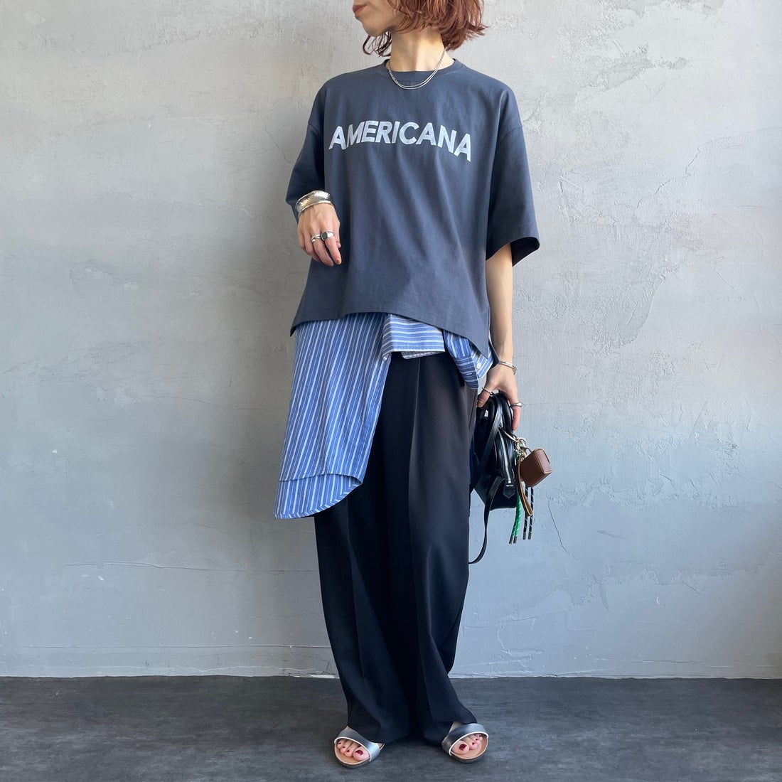 Americana × JEANS FACTORY [アメリカーナ × ジーンズファクトリー] 別注 AMERICANA ショート丈プリントTシャツ [ASO-M-851-2-JF] ｽﾐｸﾛ &&モデル身長：158cm 着用サイズ：ONE SIZE&&