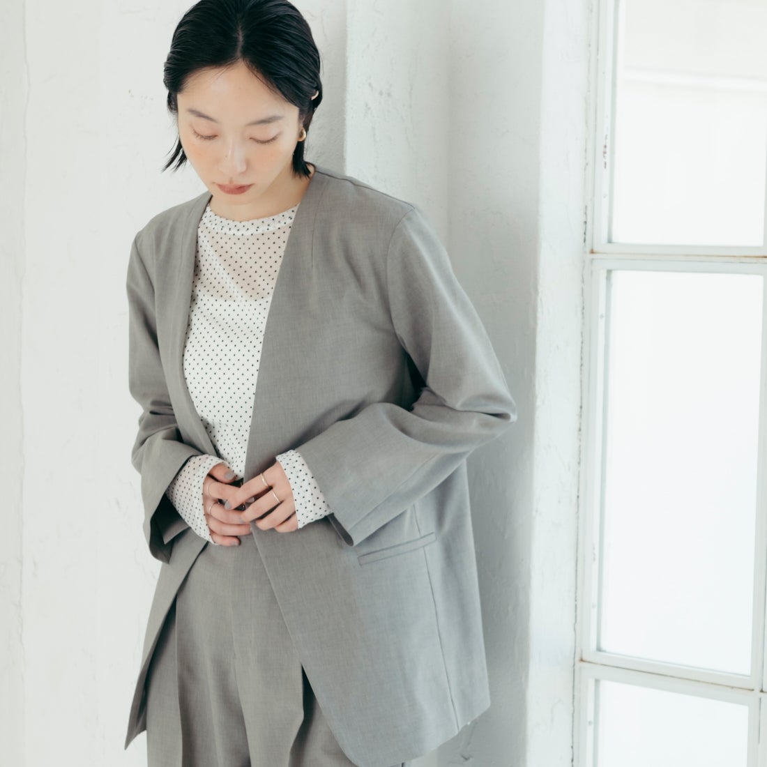 USINE [ユジーヌ] 機能素材ノーカラージャケット [21267055] 035 ﾓｶ &&モデル身長：165cm 着用サイズ：F&&