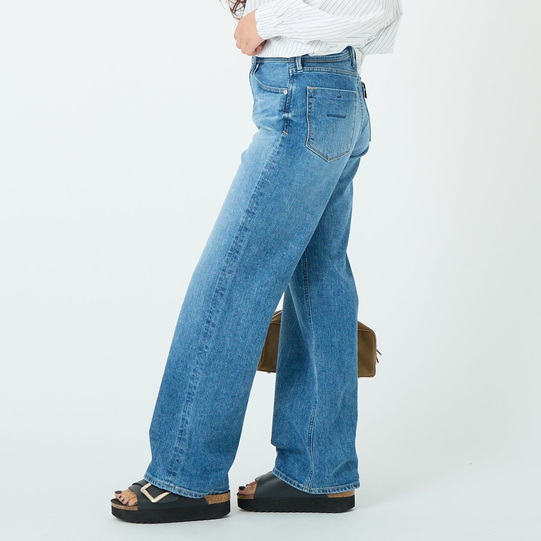 YANUK [ヤヌーク] ストレート GINA/ジーナ [57161032] HBL &&モデル身長：162cm 着用サイズ：24&&