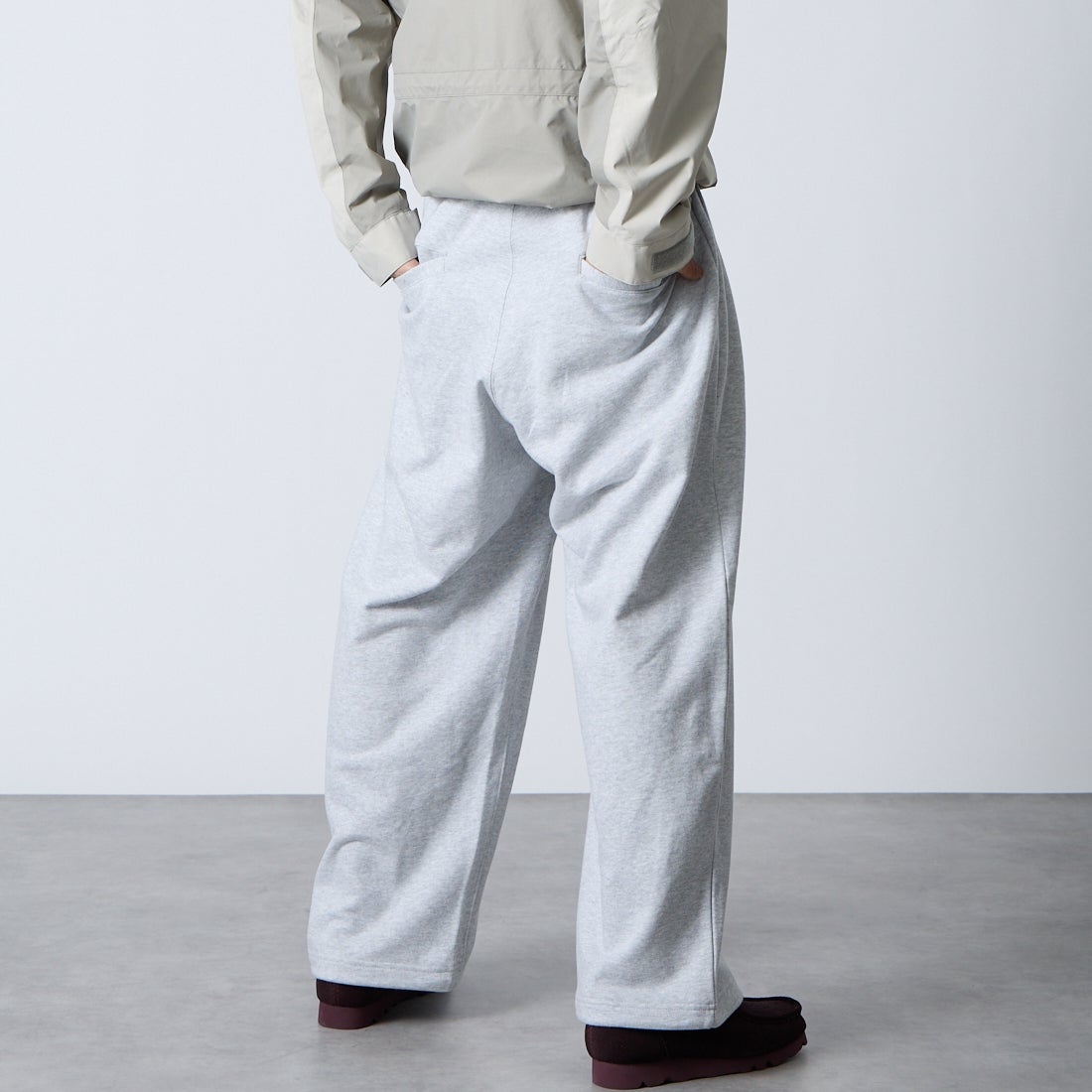 GRAMiCCi [グラミチ] 別注 ワイドスウェットパンツ [GUP6-S2017-JF] ASH &&モデル身長：179cm 着用サイズ：M&&