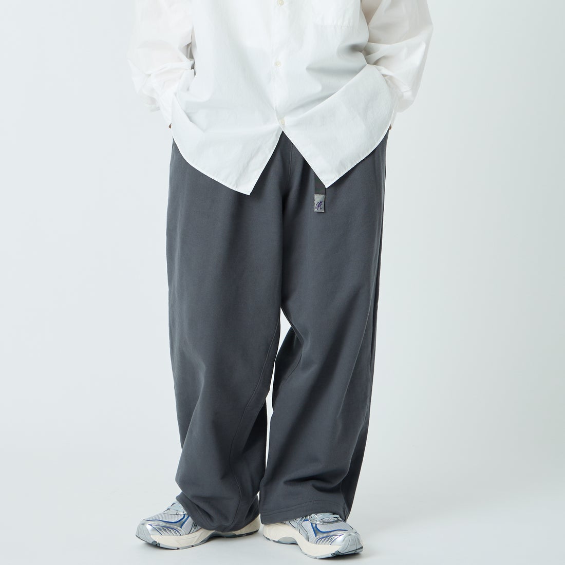 Gramicci [グラミチ] 別注 ワイドスウェットパンツ [GUP6-S2017-JF] CHARCOAL &&モデル身長：168cm 着用サイズ：M&&