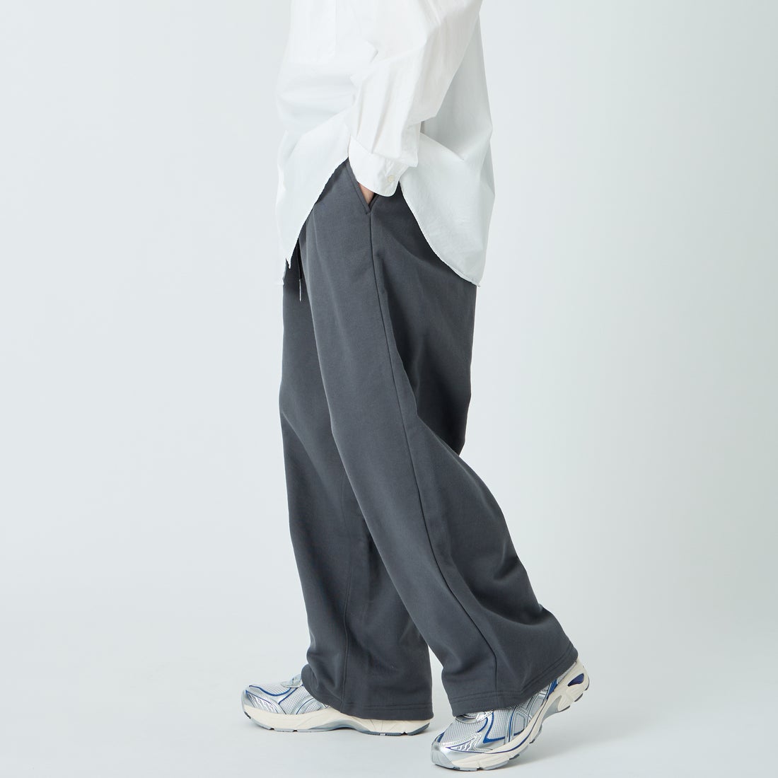 Gramicci [グラミチ] 別注 ワイドスウェットパンツ [GUP6-S2017-JF] CHARCOAL &&モデル身長：168cm 着用サイズ：M&&