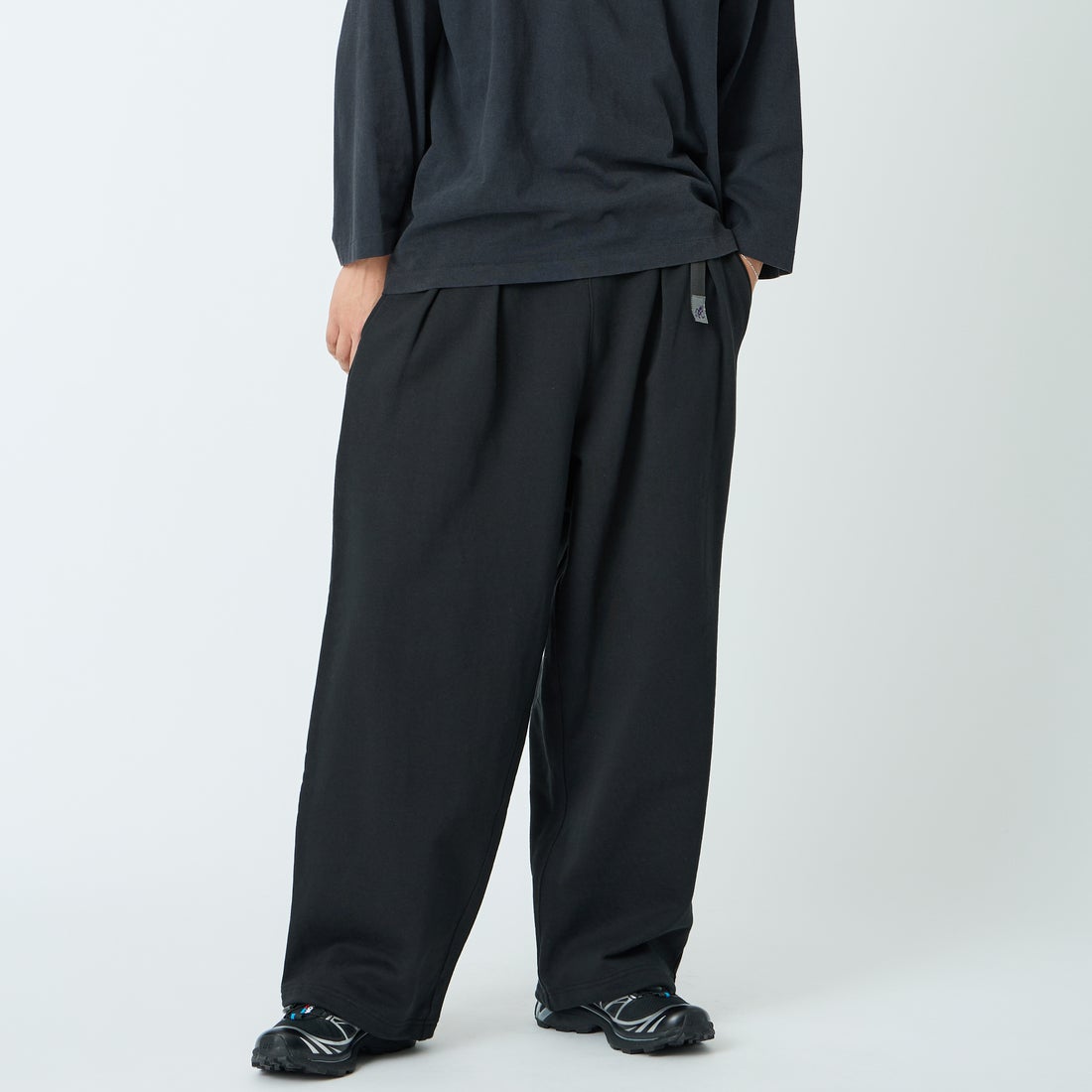 Gramicci [グラミチ] 別注 ワイドスウェットパンツ [GUP6-S2017-JF] BLACK &&モデル身長：179cm 着用サイズ：M&&