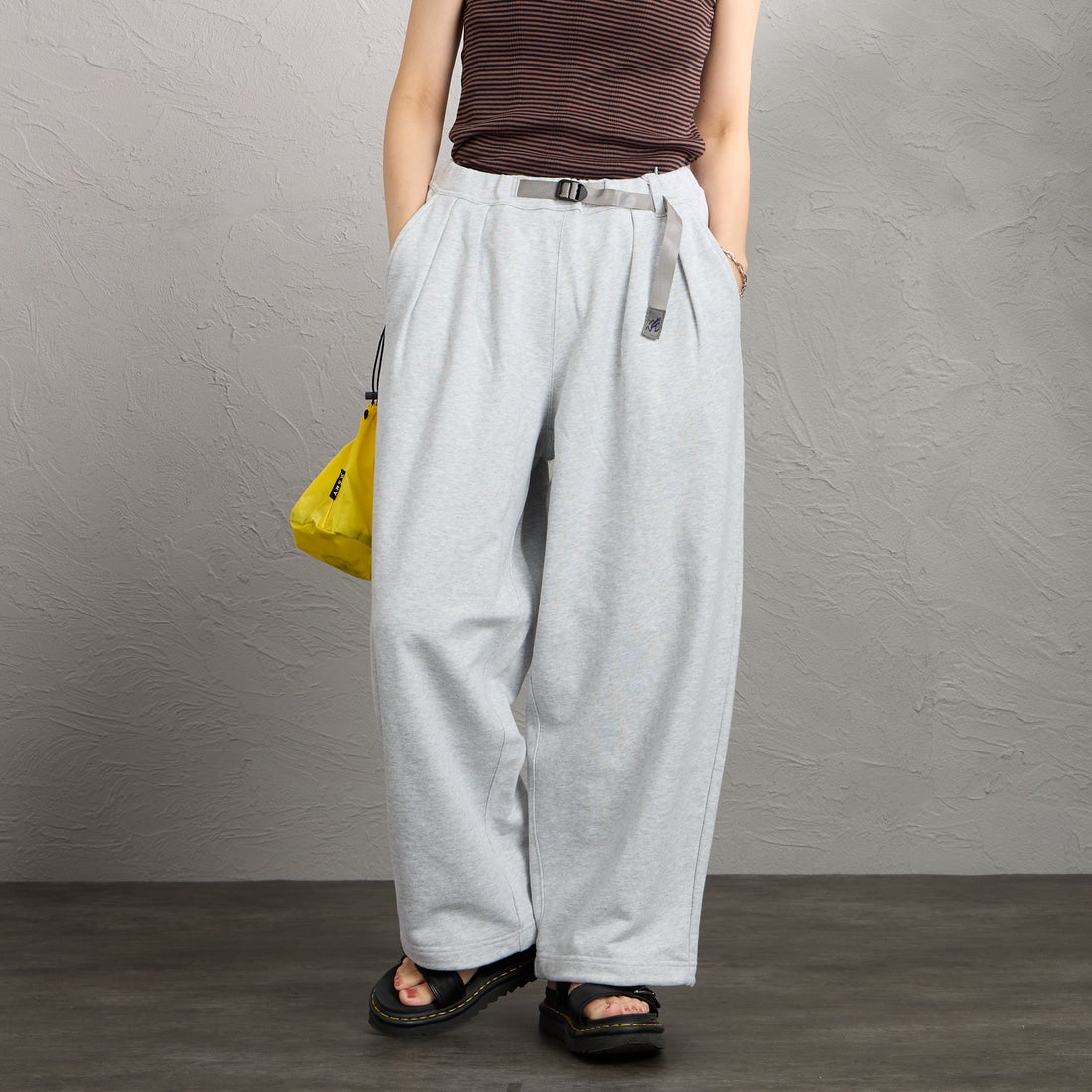 GRAMiCCi [グラミチ] 別注 ワイドスウェットパンツ [GUP6-S2017-JF] ASH &&モデル身長：160cm 着用サイズ：XS&&
