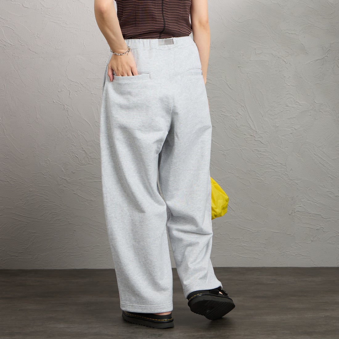 GRAMiCCi [グラミチ] 別注 ワイドスウェットパンツ [GUP6-S2017-JF] ASH &&モデル身長：160cm 着用サイズ：XS&&