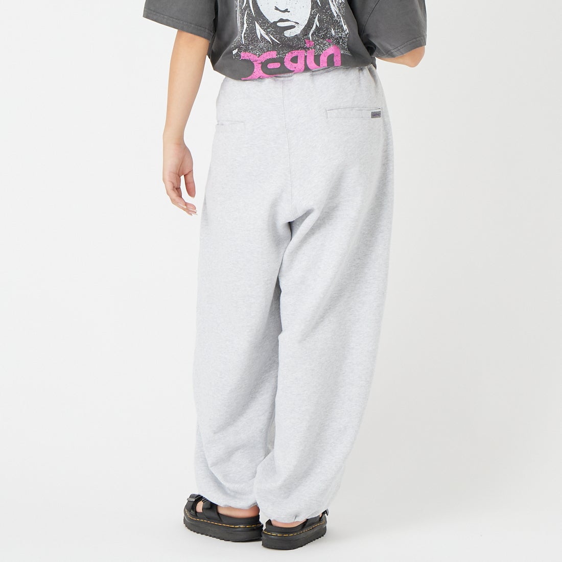 GRAMiCCi [グラミチ] 別注 ワイドスウェットパンツ [GUP6-S2017-JF] CHARCOAL &&モデル身長：158cm 着用サイズ：XS&&