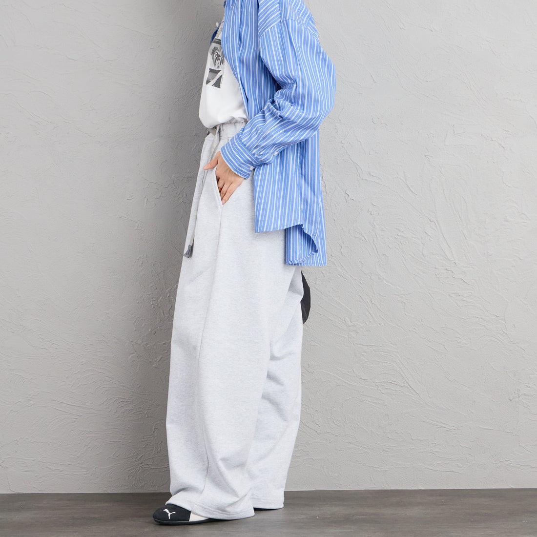 GRAMiCCi [グラミチ] 別注 ワイドスウェットパンツ [GUP6-S2017-JF] ASH &&モデル身長：162cm 着用サイズ：S&&