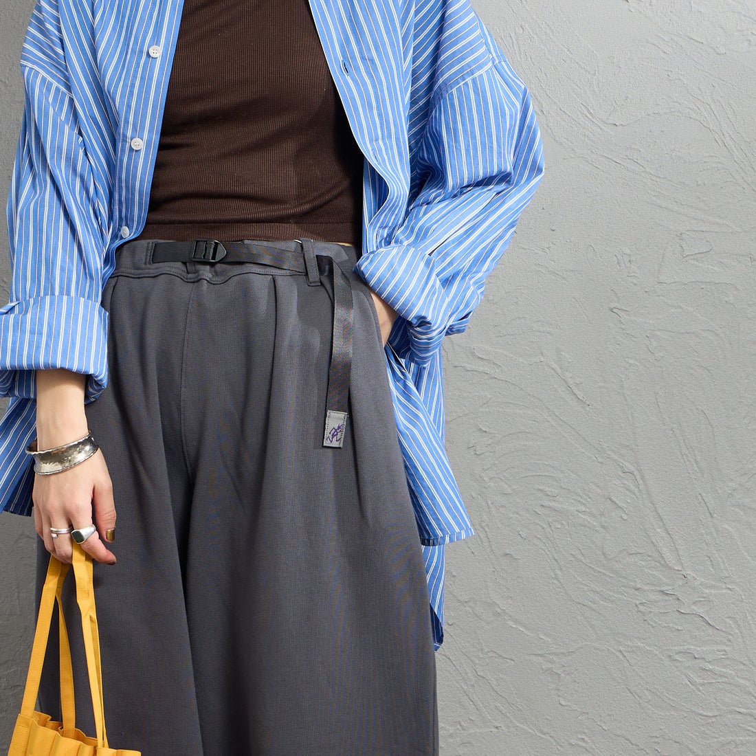 Gramicci [グラミチ] 別注 ワイドスウェットパンツ [GUP6-S2017-JF] CHARCOAL &&モデル身長：158cm 着用サイズ：XS&&