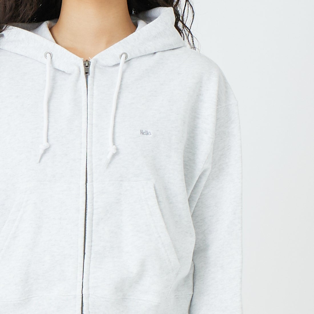 SCREEN STARS [スクリーンスターズ] 別注 HELLO ジップスウェットパーカー [2621-416IN-JF] ASH &&モデル身長：162cm 着用サイズ：F&&